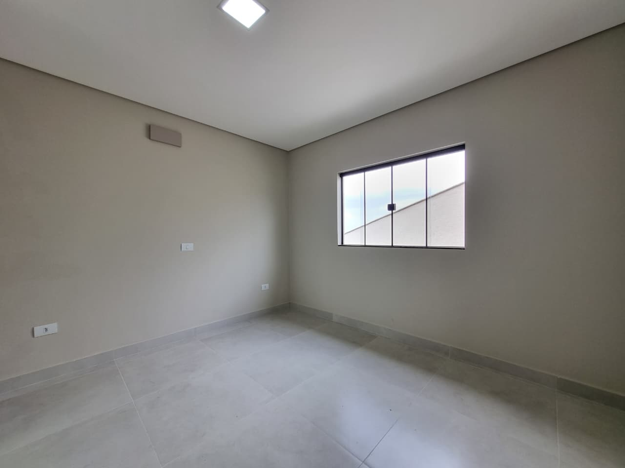 Imagens do imóveis Casa assobradada à venda  – 3 quartos com suíte – 180m² – Conjunto Semiramis Barros Braga – Londrina/PR