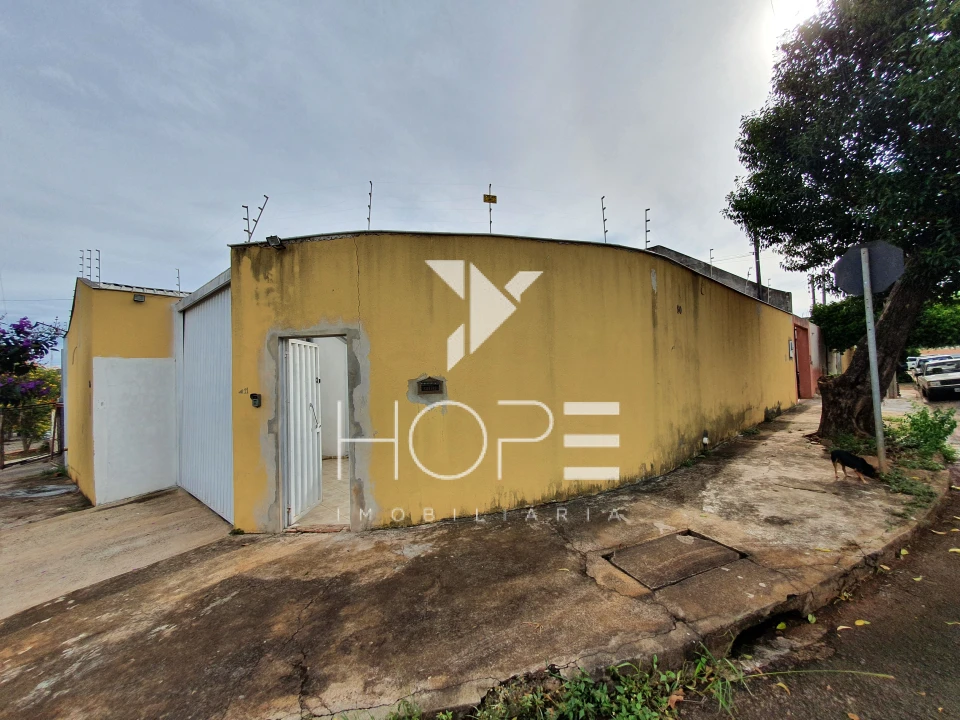 Imagens do imóveis Casa com 3 Quartos + Galpão Comercial à Venda – 285,66 m² – Conj. Hab. Santiago II – Londrina/PR