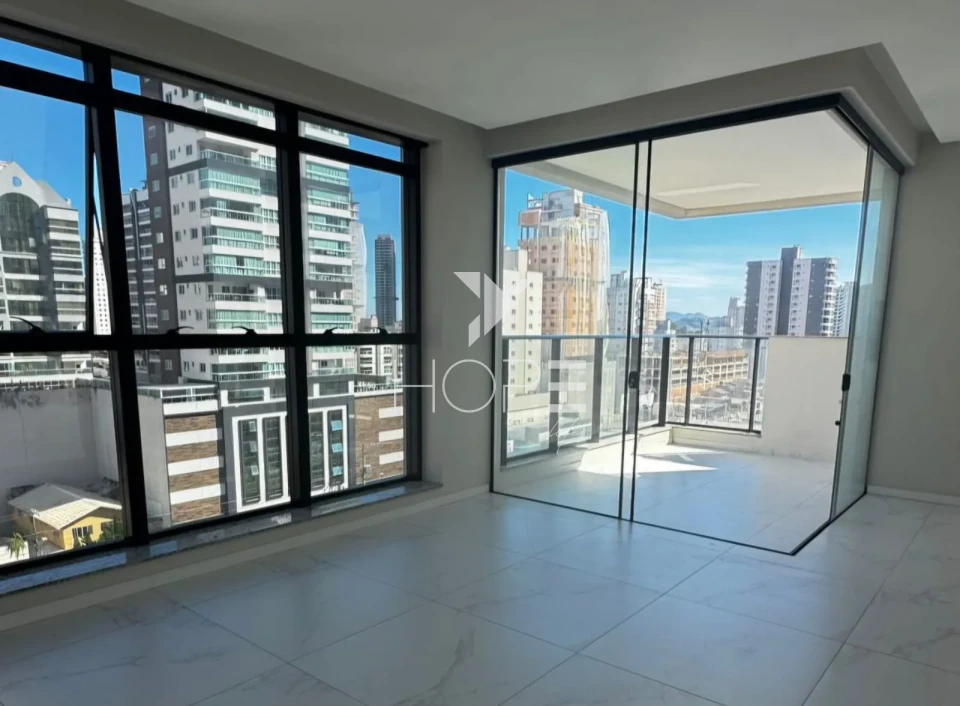 Residencial Ilha de Creta - apartamento à venda com 112m² - 3 suítes - 600 metros do mar - Meia Praia - Itapema SC