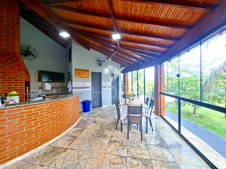 Imagens do imóveis Chácara molhada à venda com 1.872 m² - 1 quarto - piscina - salão de festas - Alvorada do Sul PR