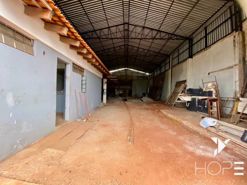Imagens do imóveis BARRACÃO COMERCIAL 300 M² A VENDA NA AV. DAS TORRES - ZONA NORTE DE LONDRINA ( EM FAZE DE ACABAMENTO)