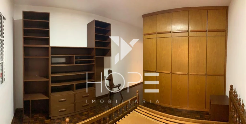 Sobrado à Venda – 5 Quartos (2 Suítes) – 211 m² – Bairro Quebec – Região Central – Londrina/PR