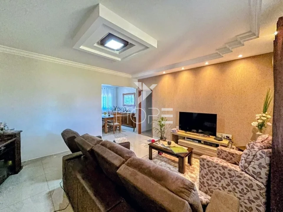 Imagens do imóveis Chácara à venda com 10.278 m² - 3 quartos - 2 banheiros - Rodovia Engenheiro Ângelo Lopes - Ibiporã PR