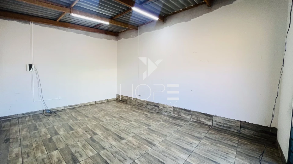 Imagens do imóveis Barracão para Alugar na Av. ARTHUR THOMAS em Londrina | 1.000m² de área total I 600m² de área construída, Pátio para Caminhões e Energia Trifásic