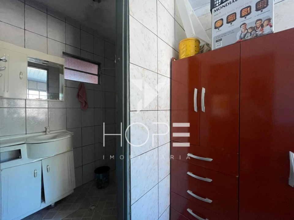 Casa à venda com edícula e terreno amplo no Jardim Silvino – Cambé/PR