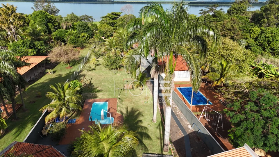 Imagens do imóveis Chácara molhada à venda com 1.872 m² - 1 quarto - piscina - salão de festas - Alvorada do Sul PR