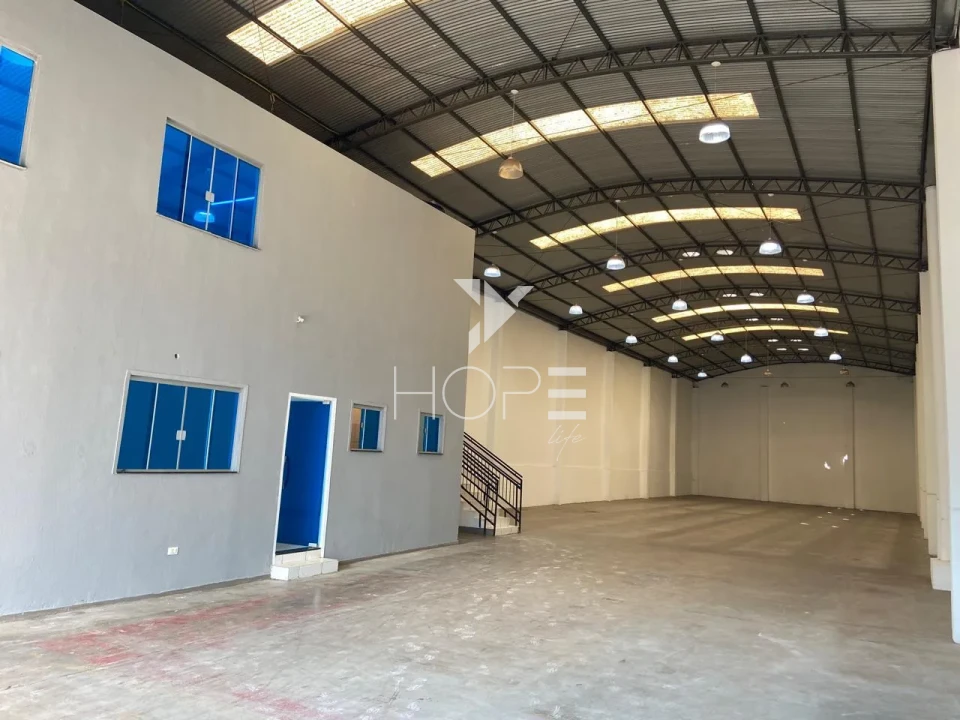 Barracão comercial para venda e locação com 650m² - terreno com 784m² - Bairro Andes - Londrina PR