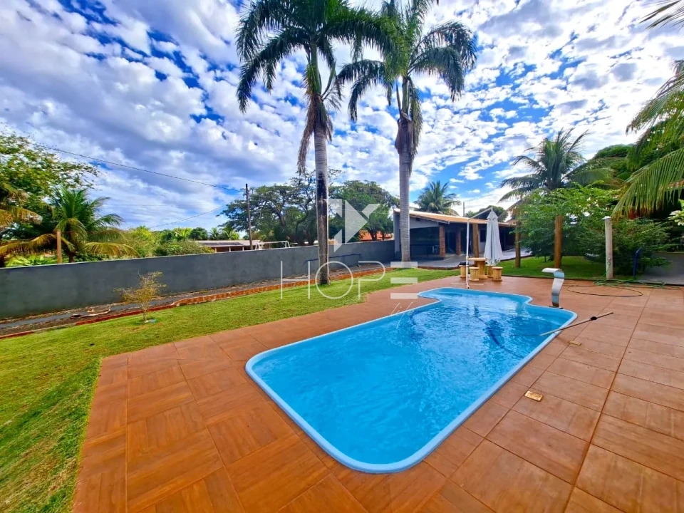 Imagens do imóveis Chácara molhada à venda com 1.872 m² - 1 quarto - piscina - salão de festas - Alvorada do Sul PR