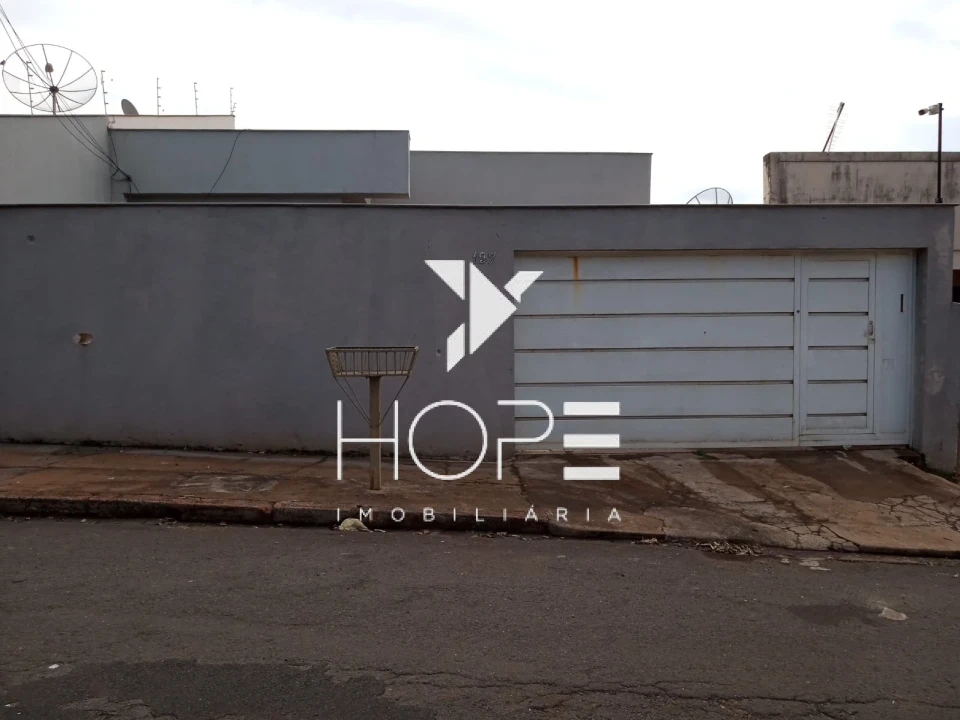 Casa com Edícula à Venda na Região Central de Londrina – Vila Larsen I / Vila Brasil