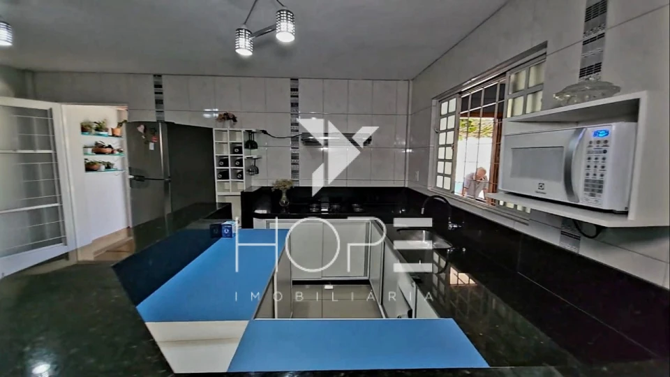 Sobrado à venda na Zona Norte de Londrina – 3 quartos