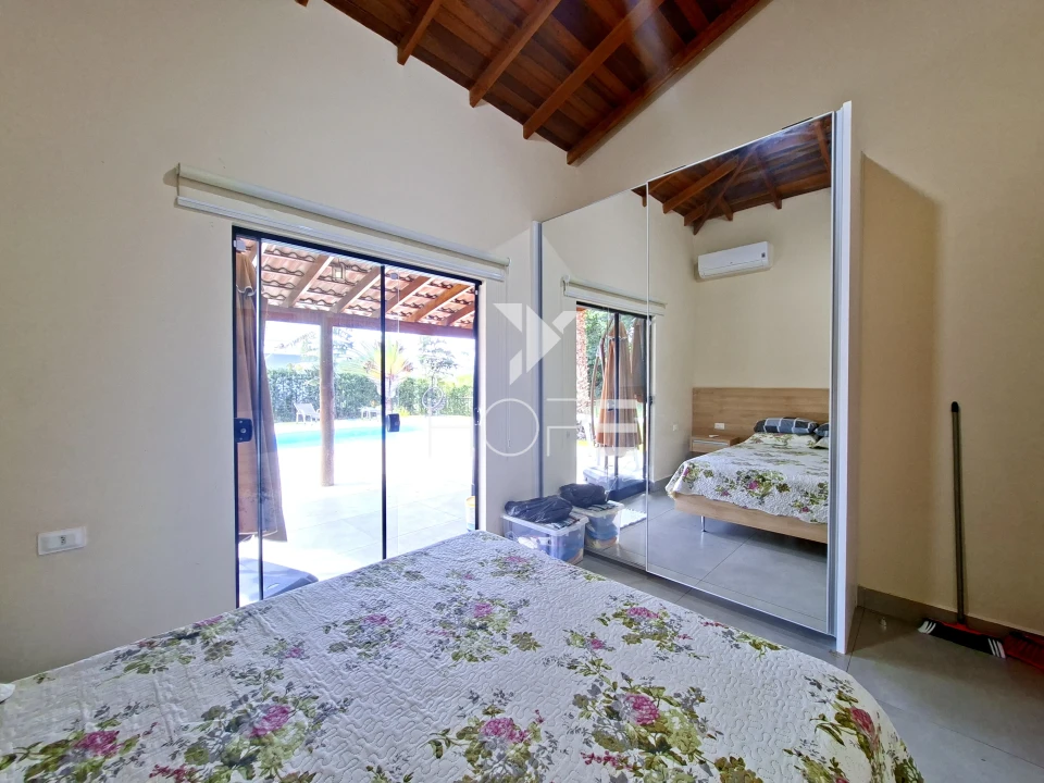 Imagens do imóveis Condomínio Riviera do Poente - chácara à venda com 1.300 m² - 2 quartos - 1 suíte - 4 vagas -  piscina - Alvorada do Sul PR