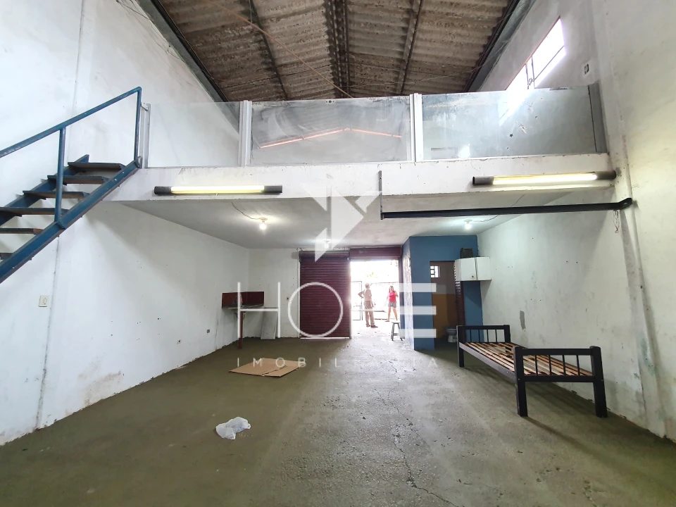 Imagens do imóveis Casa com 3 Quartos + Galpão Comercial à Venda – 285,66 m² – Conj. Hab. Santiago II – Londrina/PR