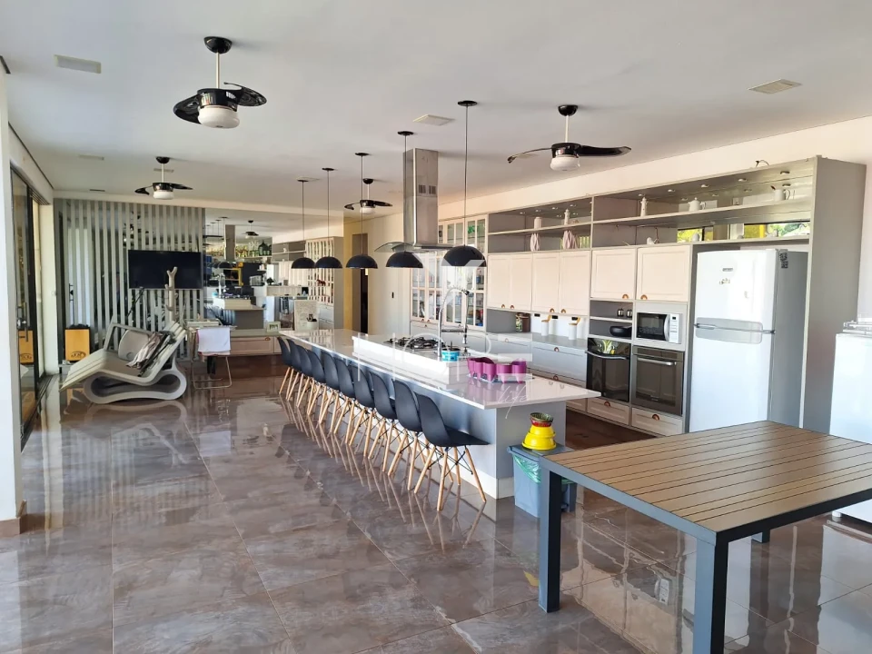 Imagens do imóveis Condomínio Riviera do Poente - chácara à venda com 1.000m² - 4 suítes - 6 vagas - piscina - vista para represa - Alvorada do Sul PR