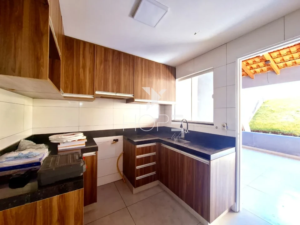 Imagens do imóveis Sobrado Geminado à venda - 3 quartos - 1 suíte com varanda - Jardim Império do Sol - Zona Norte - Londrina PR