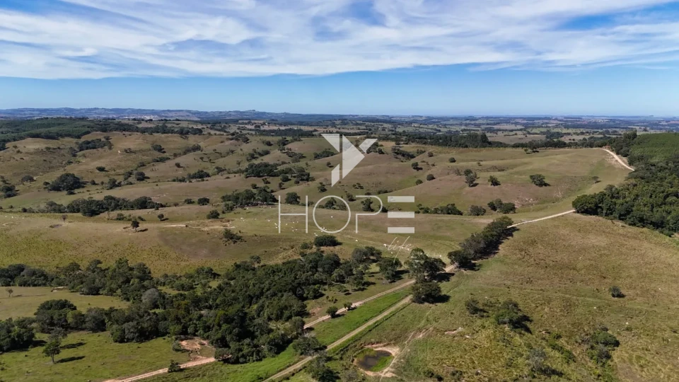 Imagens do imóveis Fazenda à venda com 133 alqueires - agricultura e pecuária - 80% de aproveitamento - Angatuba SP