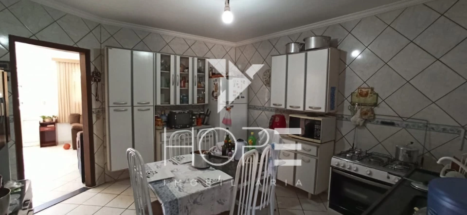 Imagens do imóveis Casa Térrea à Venda – 193m² – 4 Quartos (1 Suíte) – Vila Brasil – Região Central – Londrina/PR