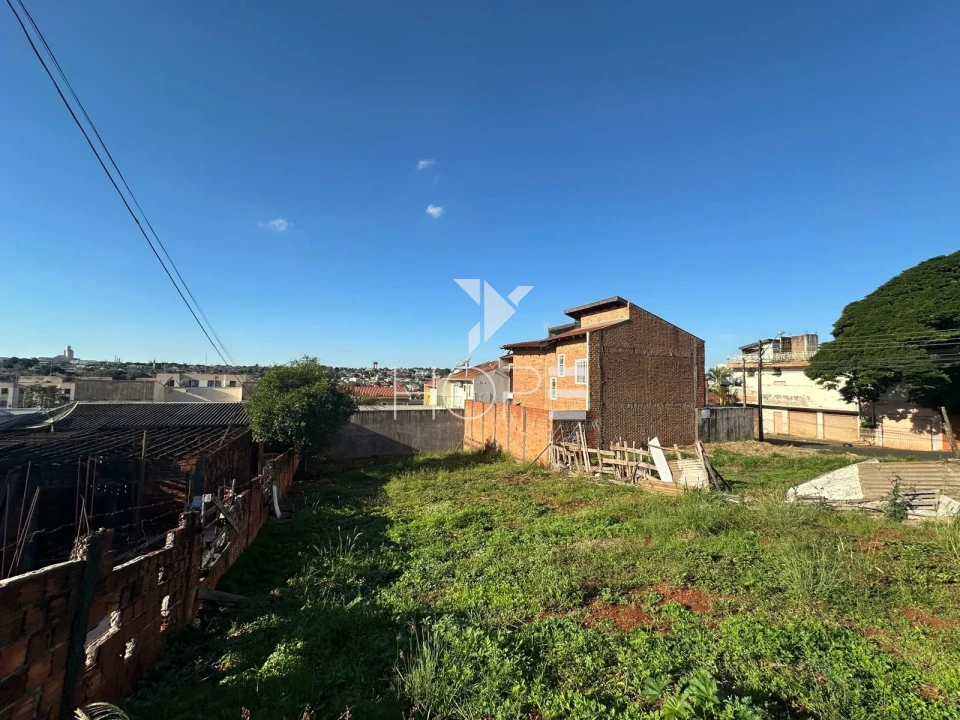 Imagens do imóveis Terreno misto à venda com 354,09 m² no Jardim Novo Sabará – Zoneamento ZUM-1 – Zona Oeste – Londrina/PR