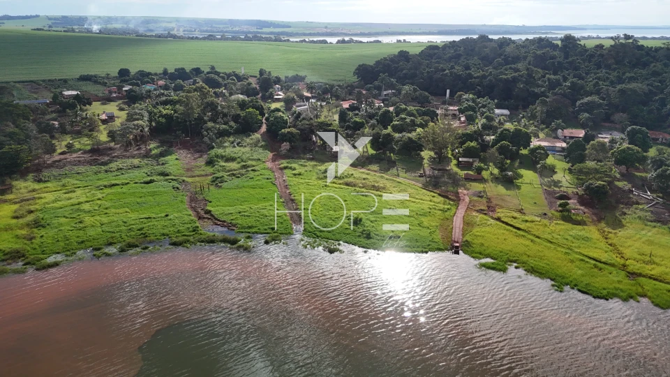 Imagens do imóveis Chácara molhada à venda com 1.872 m² - 1 quarto - piscina - salão de festas - Alvorada do Sul PR