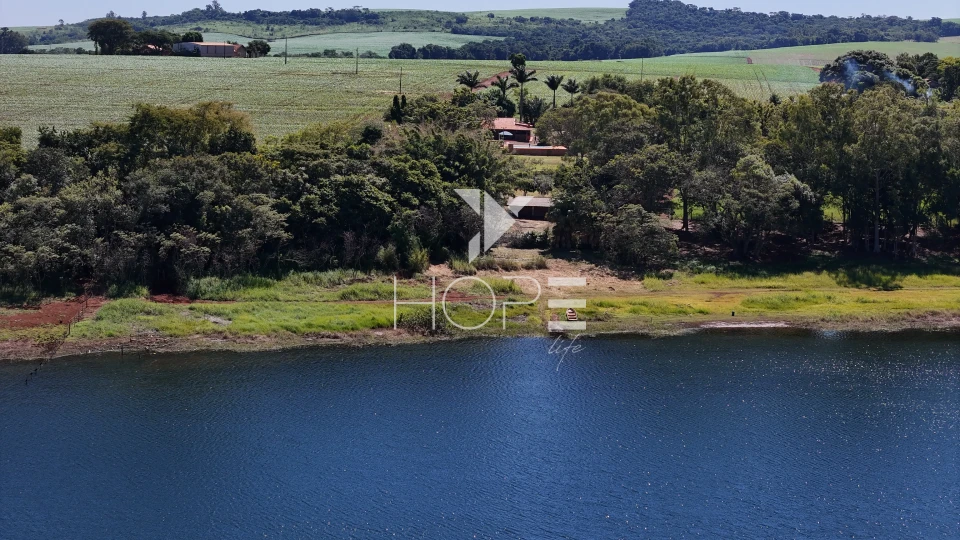 Imagens do imóveis Chácara molhada à venda com 30.492 m² - 3 casas - piscina - acesso direto ao rio - Alvorada do Sul PR