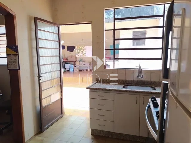Imagens do imóveis Casa à venda com 250 m² - 3 quartos - 2 vagas - edícula - próximo ao Hospital Evangélico - Jardim Londrilar - Londrina PR