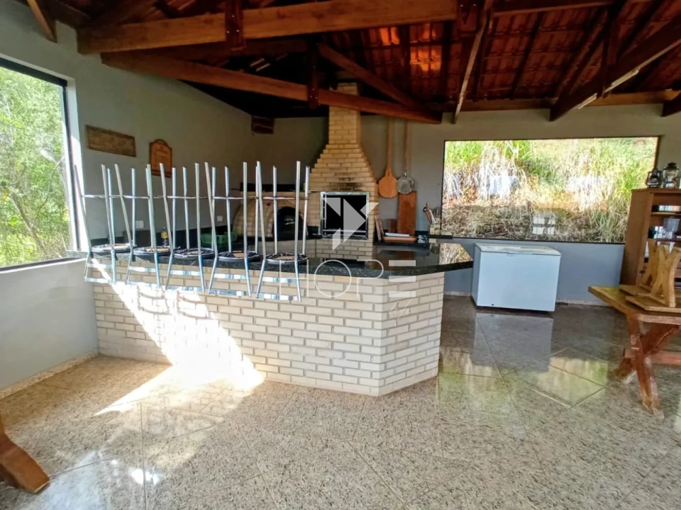 Imagens do imóveis Chácara à venda com 17.000m² - 5 quartos - 4 banheiros - 10 vagas - Estrada do Limoeiro - Londrina PR