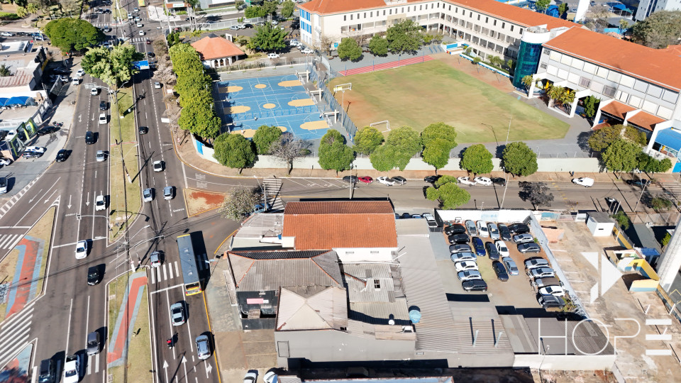 Imagens do imóveis Invista em Localização : Amplo espaço Comercial de 2.000 m² para Demolição ou Novo Projeto