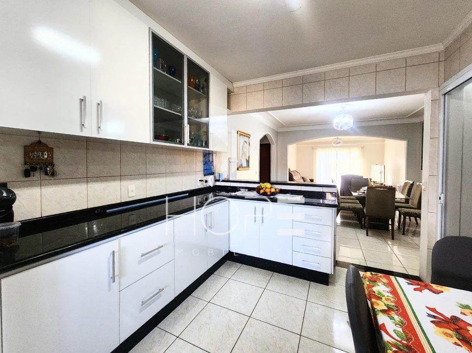 Imagens do imóveis Sobrado Residencial e Comercial à Venda – 300 m² – Terreno 568 m² – Vila Balarotti – Londrina PR