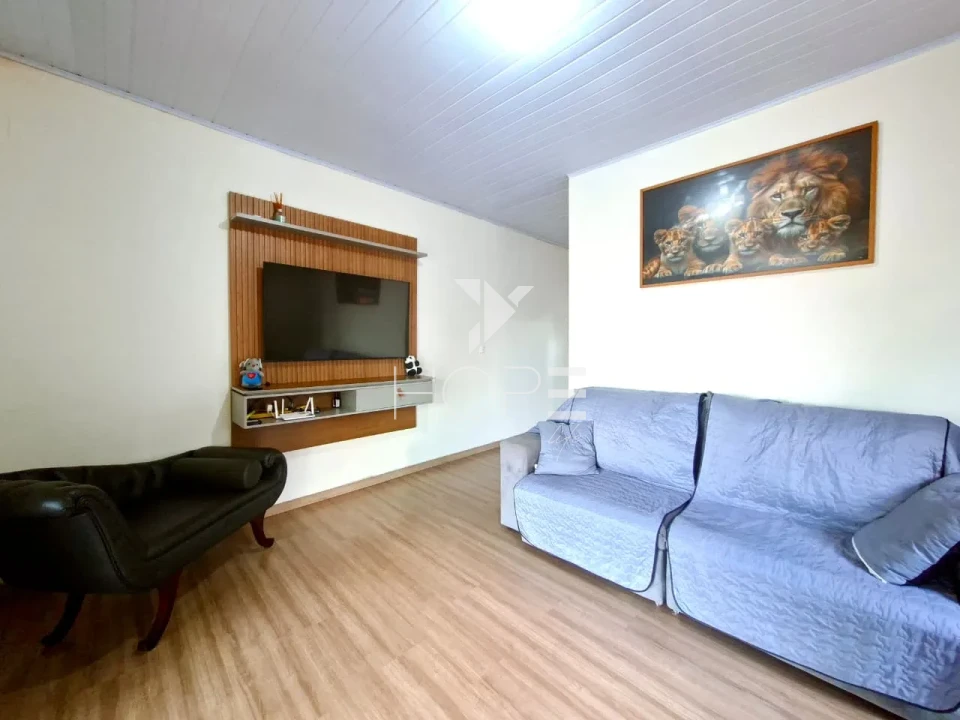 Imagens do imóveis Chácara molhada à venda com 1.872 m² - 1 quarto - piscina - salão de festas - Alvorada do Sul PR