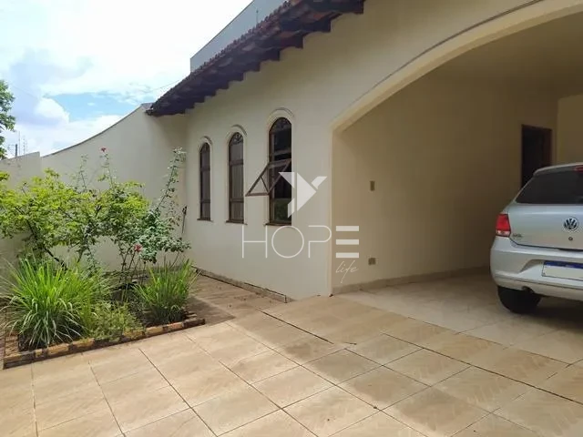 Imagens do imóveis Casa à venda com 250 m² - 3 quartos - 2 vagas - edícula - próximo ao Hospital Evangélico - Jardim Londrilar - Londrina PR