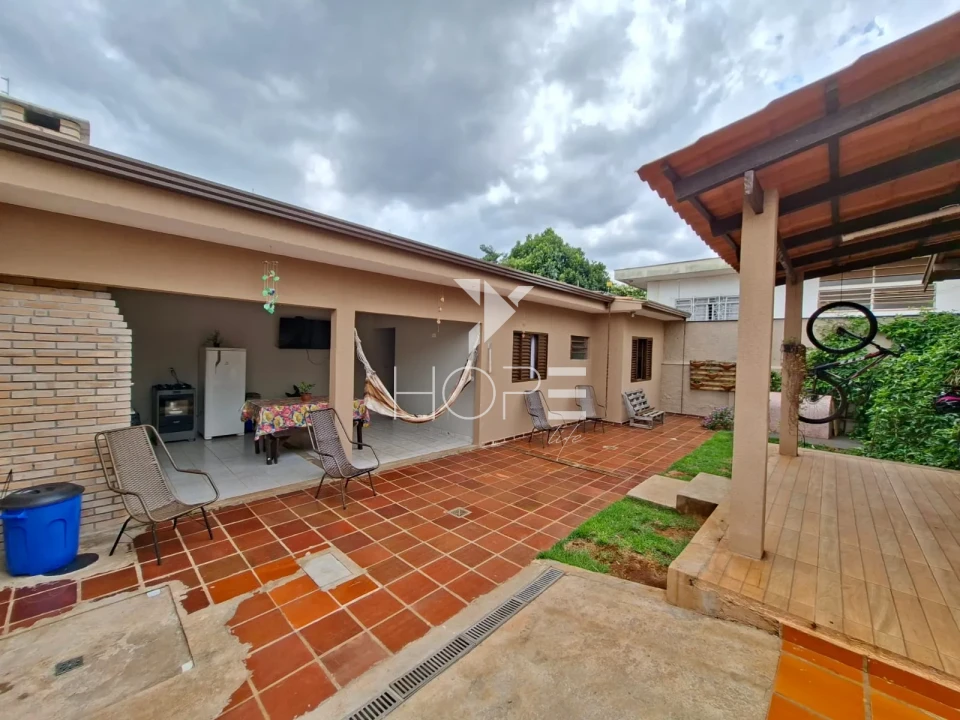 Imagens do imóveis Casa à venda com 190 m² - 4 quartos - 2 banheiros - edícula - 3 vagas - Zona Leste - Proximo ao Aeroporto - Londrina PR