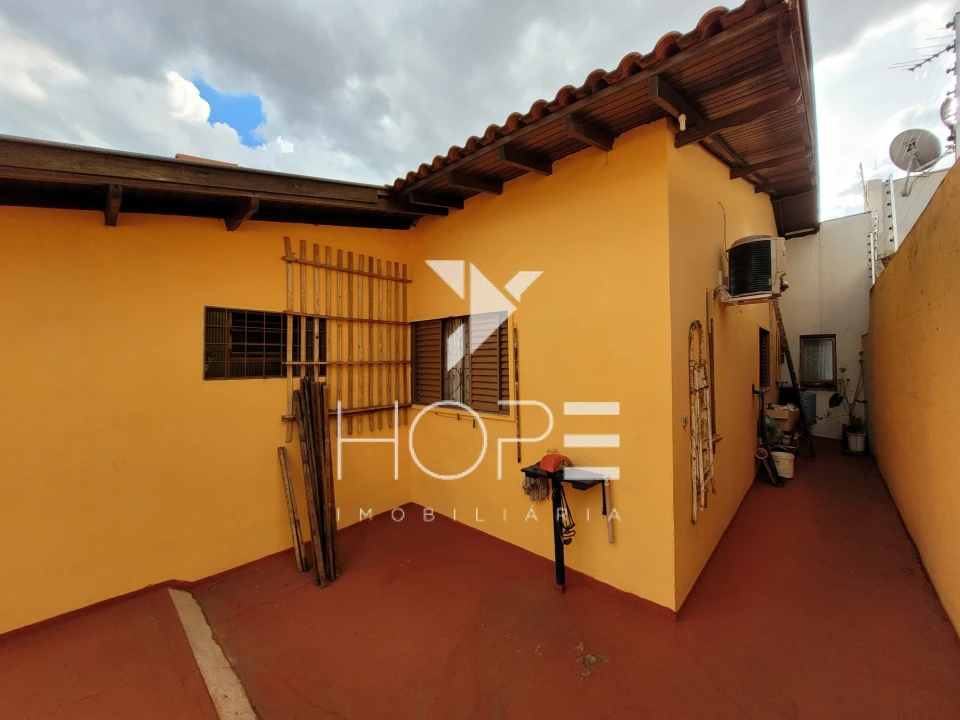 Casa com edícula à venda – 3 quartos (1 suíte) – Bairro Coliseu – Londrina/PR