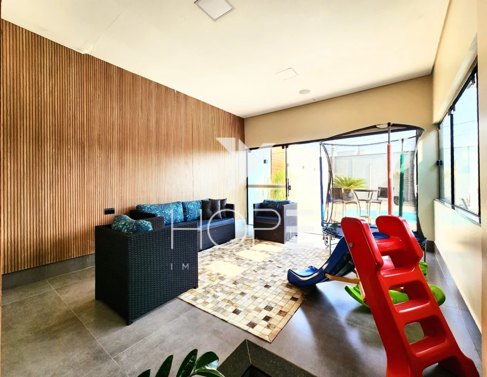 Imagens do imóveis Imóvel Comercial de Alto Padrão com Piscina e Espaço Gourmet à Venda em Cambé – Jardim do Café