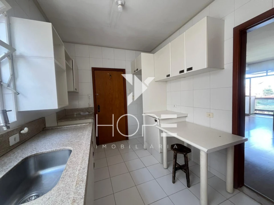 Imagens do imóveis Apartamento à Venda - 98 m² - Residencial Ilha do Sol - Região Central de Londrina PR - Sala Ampla com Sacada