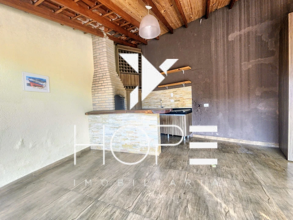 CASA  DE 150 m² A VENDA NA AVENIDA  DAS NACOES