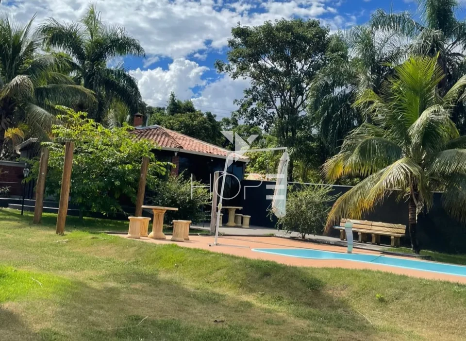 Imagens do imóveis Chácara molhada à venda com 1.872 m² - piscina e churrasqueira - próxima ao lago - Alvorada do Sul PR