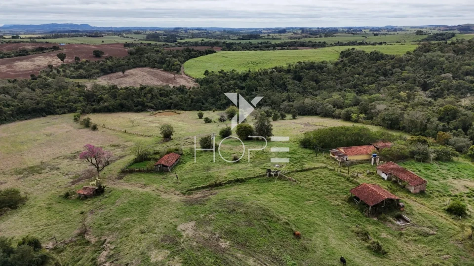 Imagens do imóveis Sítio à Venda de Frente para Rodovia – 87,12 Hectares – Itapetininga/SP