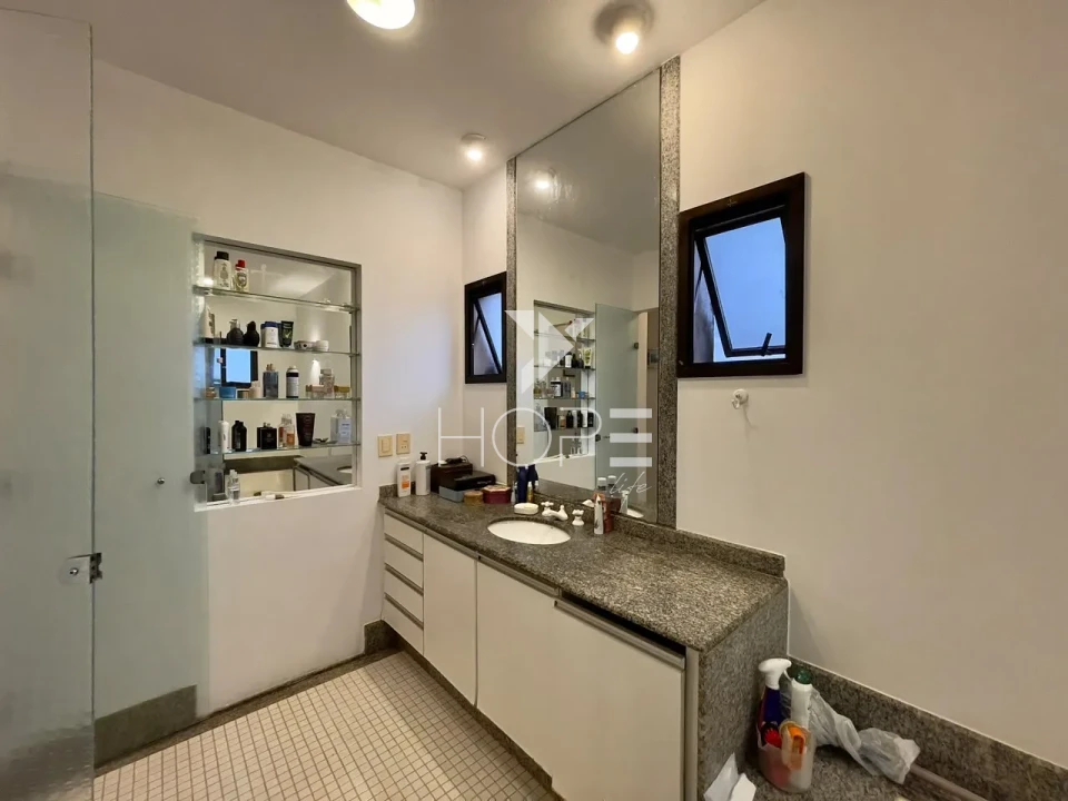 Imagens do imóveis Sobrado à Venda com Piscina – 301m² – 3 Quartos (1 Suíte) – Tucano – Zona Sul – Londrina/PR