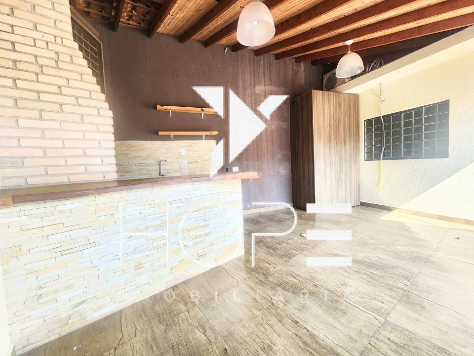 CASA  DE 150 m² A VENDA NA AVENIDA  DAS NACOES