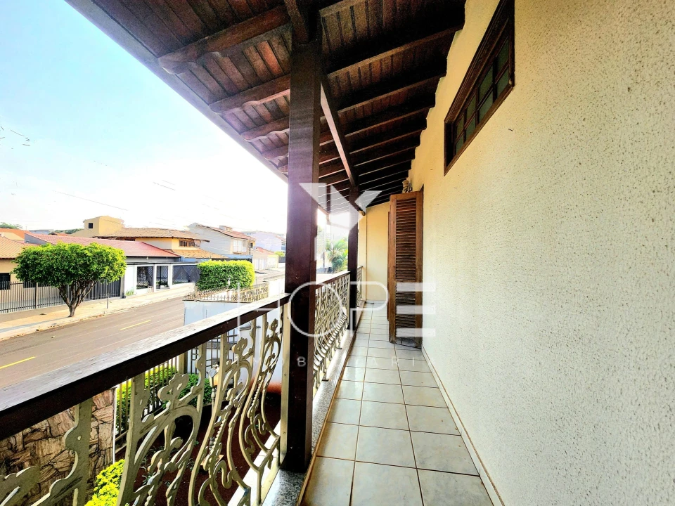 Sobrado à Venda 5 Quartos – Bairro Coliseu – Zona Norte Londrina PR