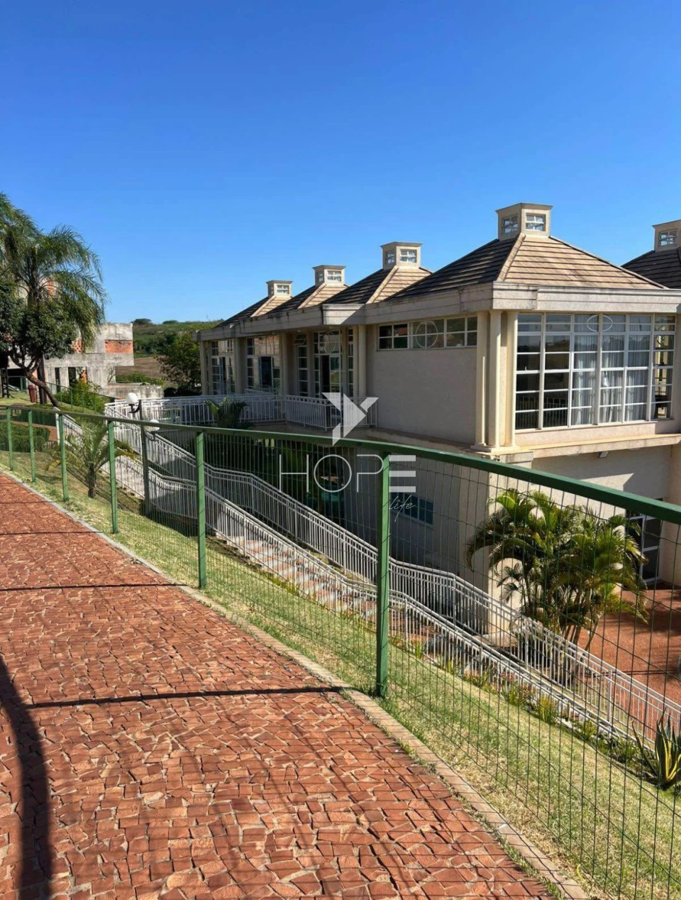 Imagens do imóveis Terreno à venda no Condomínio Royal Boulevard com 452 m² – Ibiporã/PR