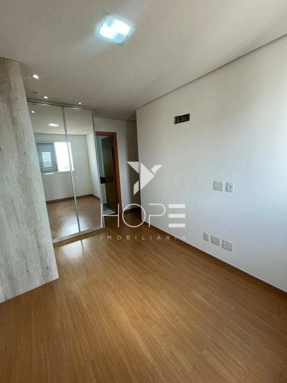 Apartamento 3 Quartos para Locação – Gleba Palhano – Edifício Liberty – Andar Alto – Londrina/PR