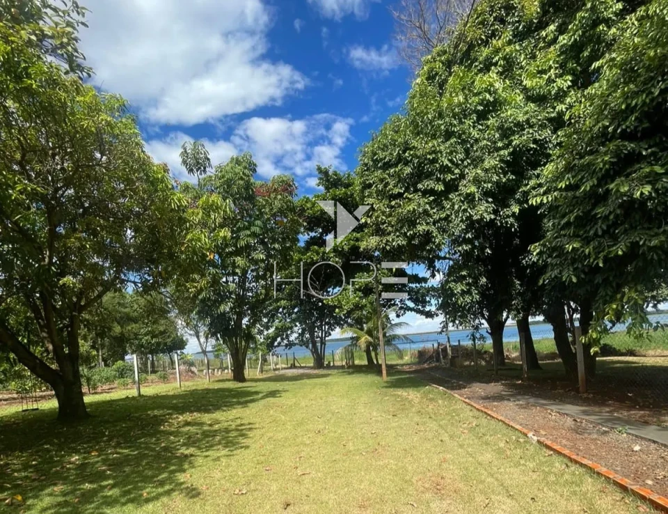 Imagens do imóveis Chácara molhada à venda com 1.872 m² - piscina e churrasqueira - próxima ao lago - Alvorada do Sul PR