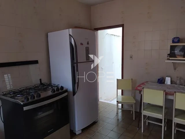 Imagens do imóveis Casa à venda com 250 m² - 3 quartos - 2 vagas - edícula - próximo ao Hospital Evangélico - Jardim Londrilar - Londrina PR