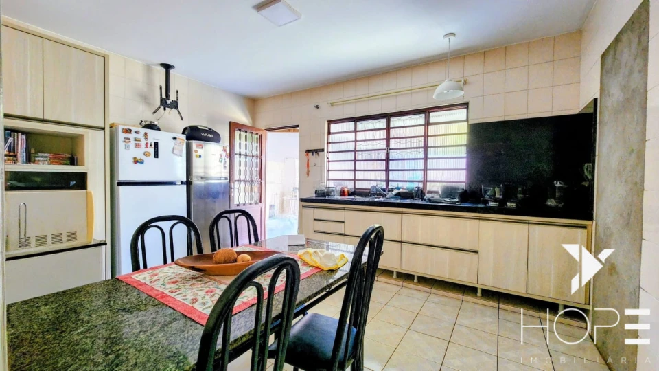Imagens do imóveis Casa Térrea à Venda – 2 Quartos (1 Suíte) – 170m² – Jardim Califórnia – Londrina