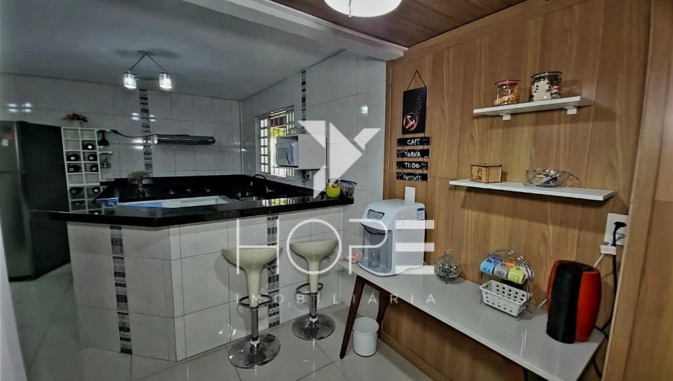 Sobrado à venda na Zona Norte de Londrina – 3 quartos