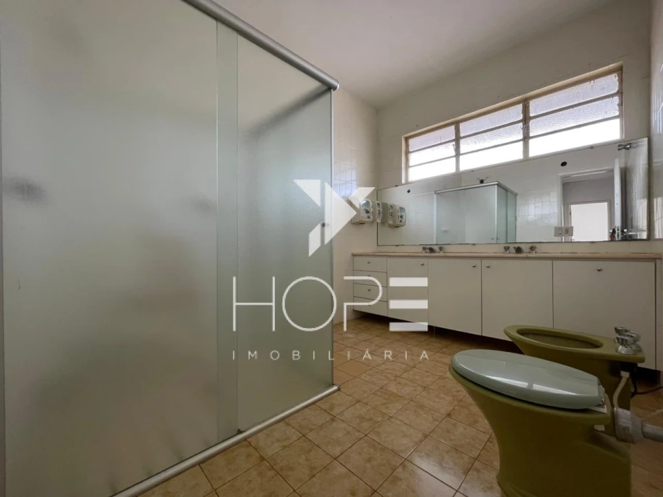 Sobrado Comercial e Residencial para Venda e Locação – 5 Quartos (2 Suítes) – Centro – Londrina/PR 