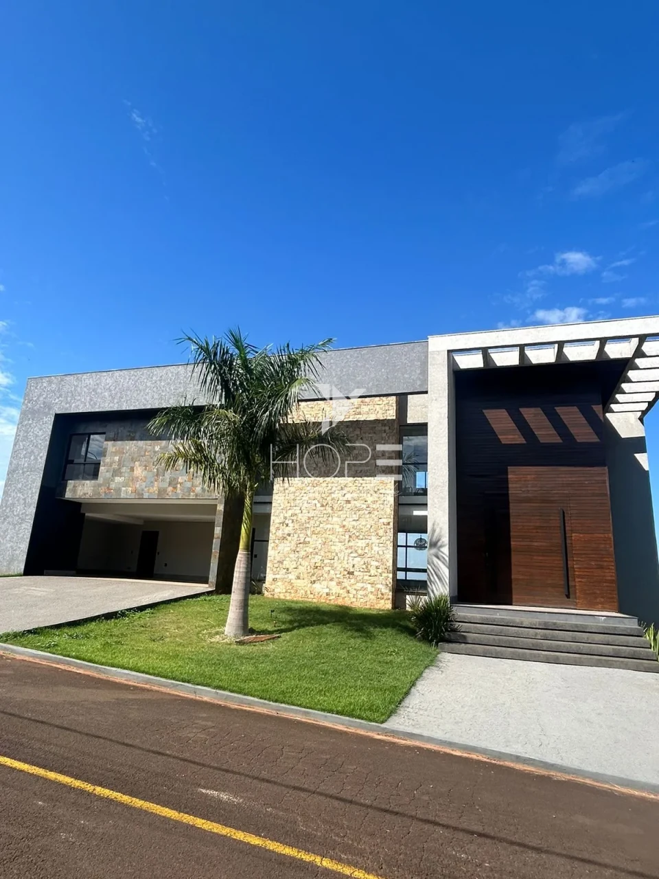 Imagens do imóveis Casa Exclusiva em Condomínio Fechado – 4 Suítes - 3 ANDARES - Elevador - 800m² de Terreno - Condomínio Costa do Sol – Rolândia/PR