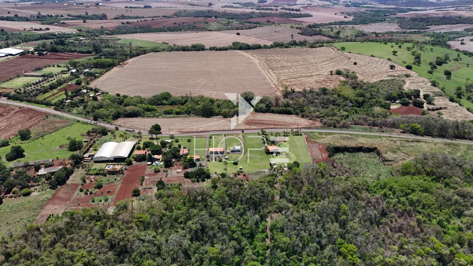Imagens do imóveis Chácara à venda com 10.278 m² - 3 quartos - 2 banheiros - Rodovia Engenheiro Ângelo Lopes - Ibiporã PR