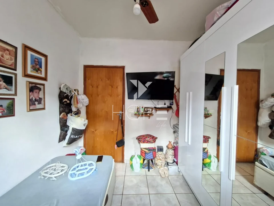 Imagens do imóveis Casa à venda com 190 m² - 4 quartos - 2 banheiros - edícula - 3 vagas - Zona Leste - Proximo ao Aeroporto - Londrina PR