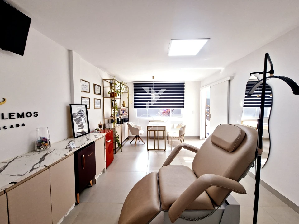 Ponto comercial reformado à venda com 244m² - estrutura para clínica - 5 salas - 3 vagas - Jardim Londrilar - Londrina PR